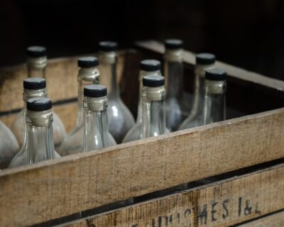 Custom Glass Packaging: The Art of Powerful Storytelling in 5 Ways